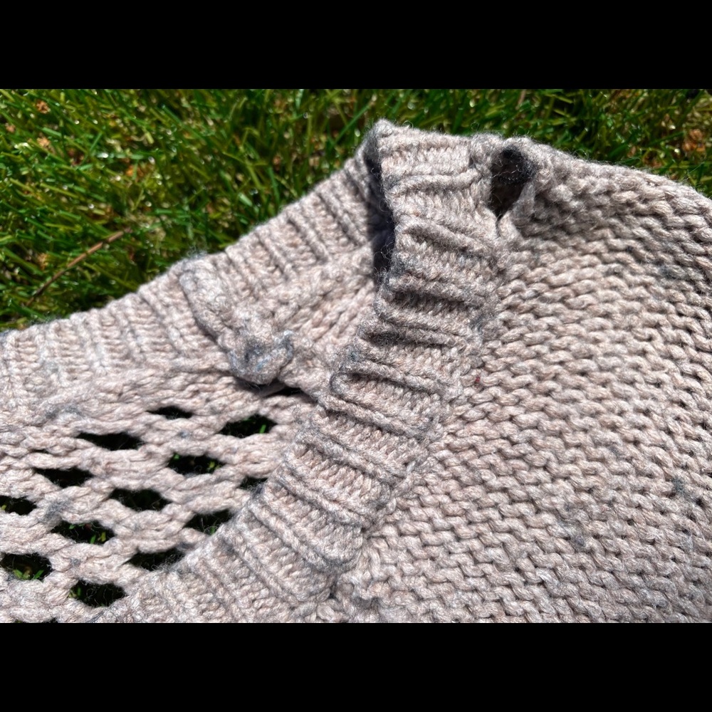 sweater - Picture 3 of 4